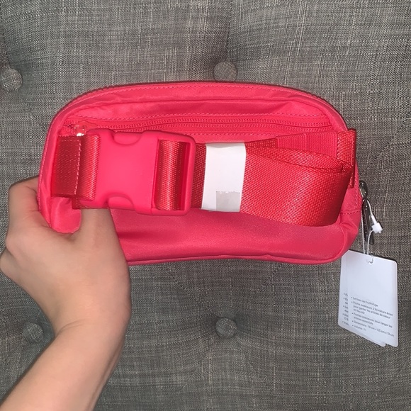 Lululemon Everywhere Belt Bag in LipGloss BARBICORE BARBIE PINK - Picture 11 of 12
